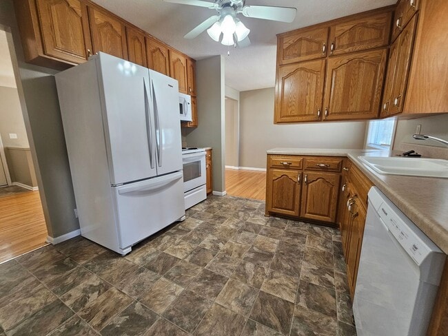 Photo - Great NE 3 Bedroom 2 Bath with Garage, close to shopping and I380 access