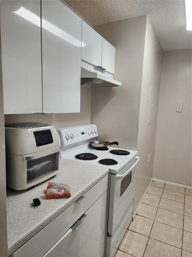 Building Photo - 1174 Lake Terry Dr Unit O