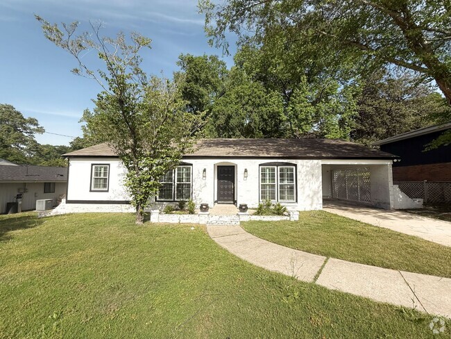 Building Photo - Beautiful home available today!