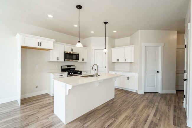 4194 W 1960 N