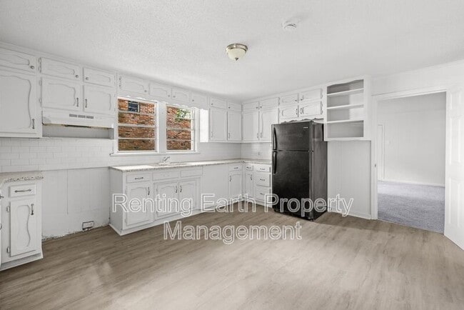Photo - 705 5th Ave