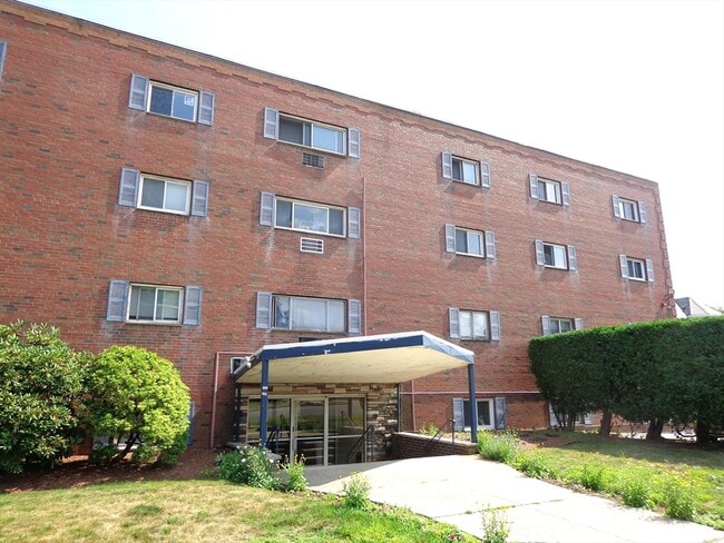 Building Photo - 183 Mt Auburn St Unit 15 Rental