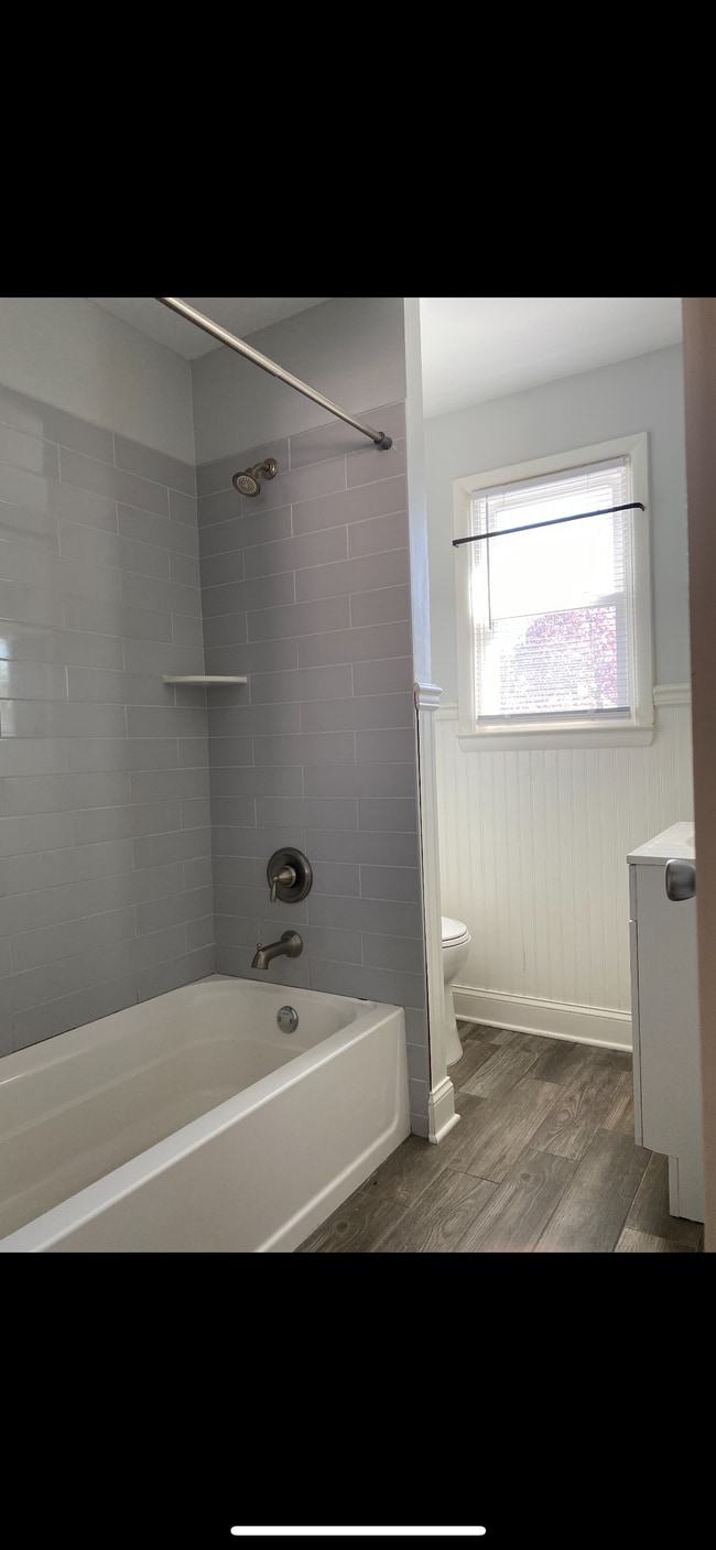 Photo - 207 Gertrude Ter