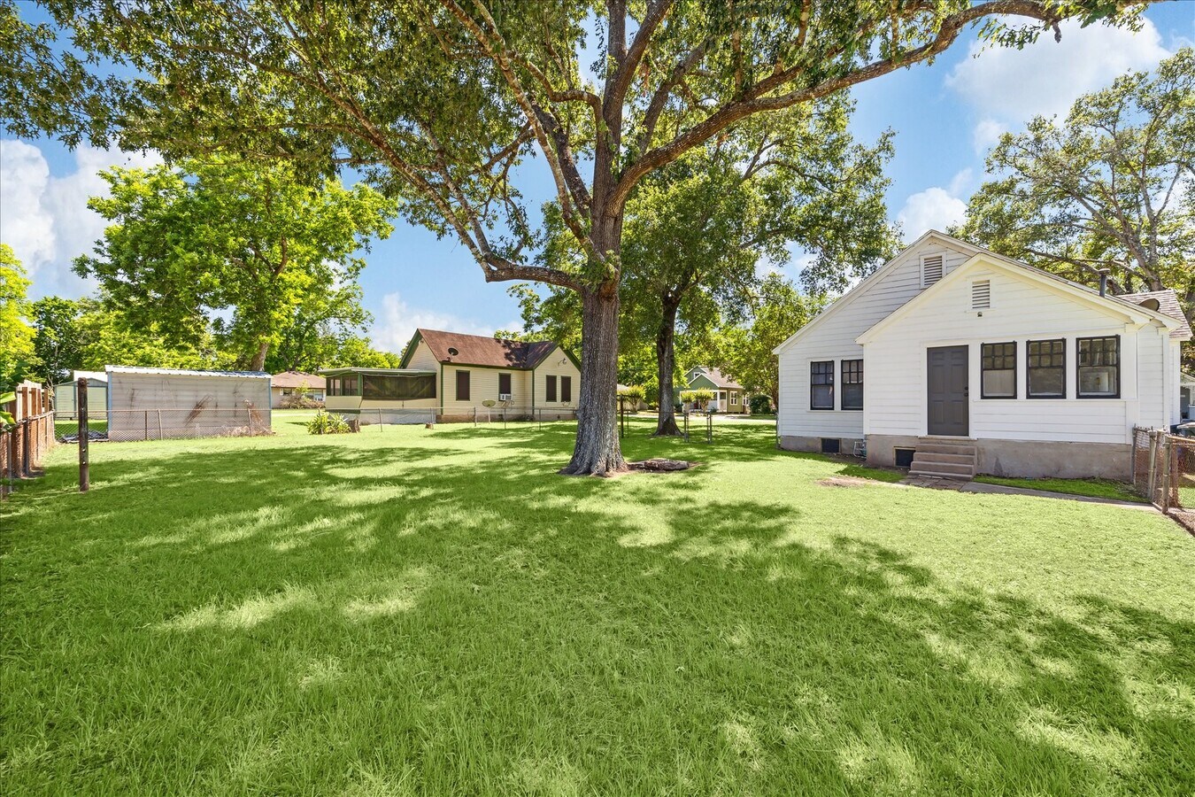 Photo - 422 Silliman St