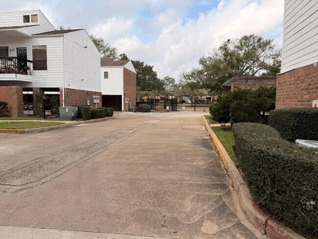 Building Photo - 7901 Cambridge St Unit 25