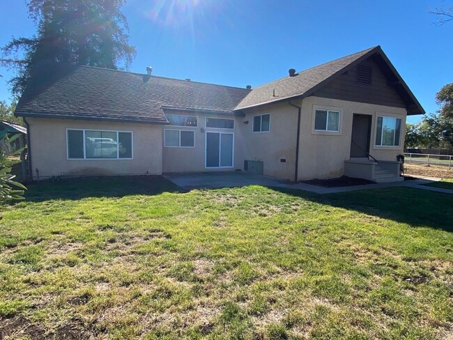 Photo - Large 3bd 2 ba home with a great country feel.