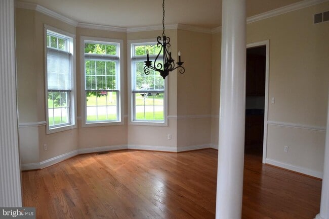 Photo - 806 Wren Ln