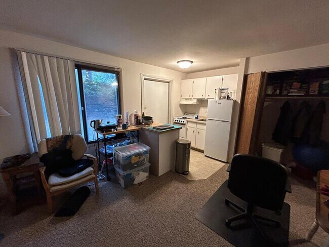 Building Photo - 134 E Johnson St Unit 107