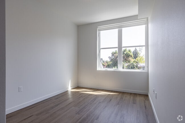 2BR, 1.5BA - 805SF