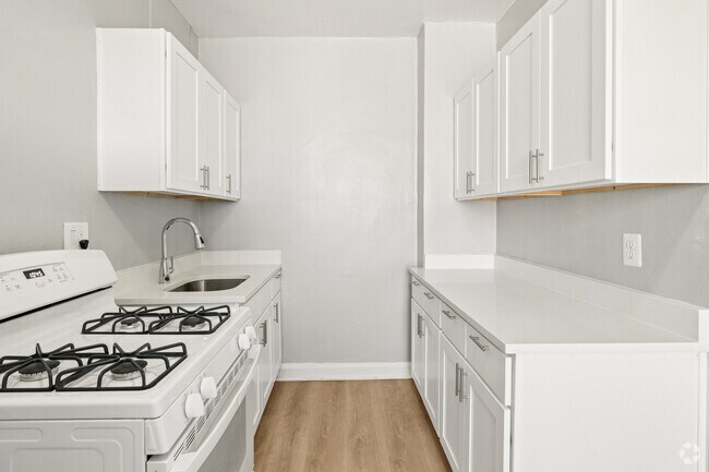 1BR, 1BA - 453SF - Kitchen - Oaklawn Apartments