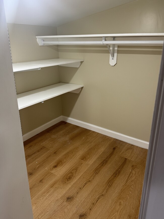 Photo - 569 Jerome St