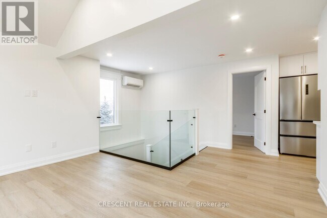 Photo - 180 Queens Dr