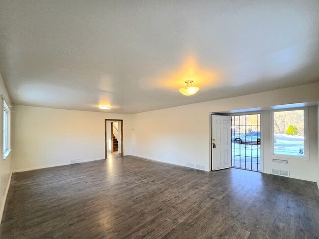 Photo - Large 4 Bedroom + Den, 2 Bath House for Rent in Cashmere!*** ON THE RIVER!!