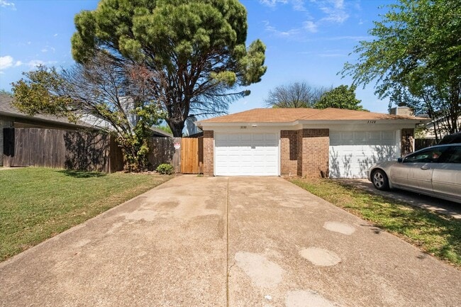 Building Photo - Affordable South Fort Worth Half Duplex