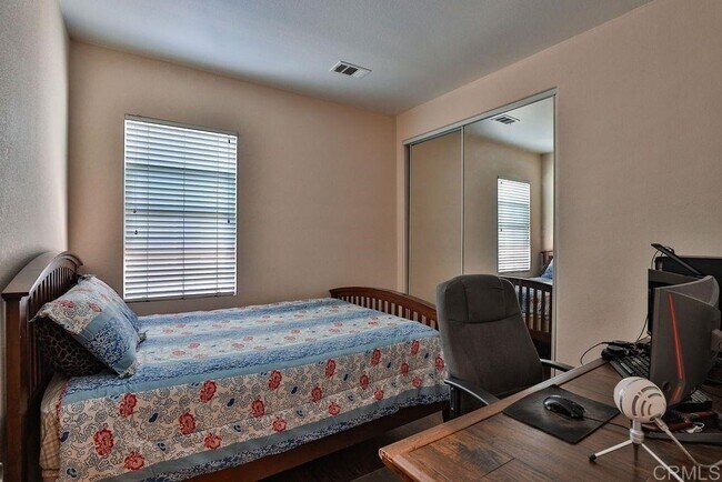 Photo - 425 S Meadowbrook Dr