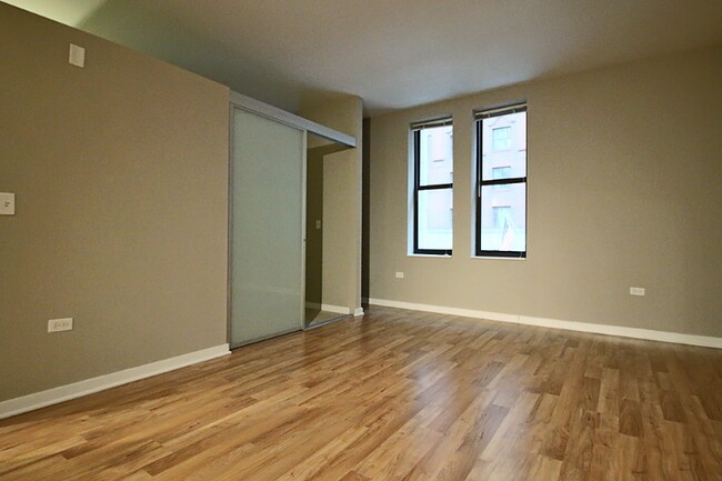 Photo - 182 W Randolph St