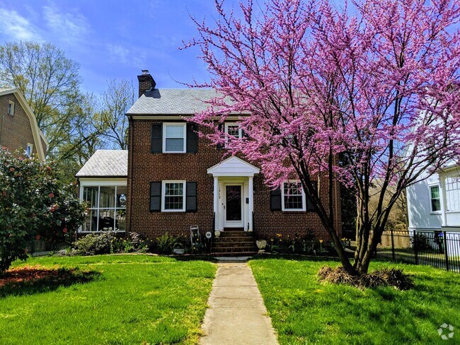 Building Photo - Gorgeous, Updated Home near Richmond's Bry...