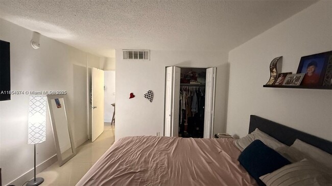 Photo - 4330 NW 79th Ave Unidad 1A