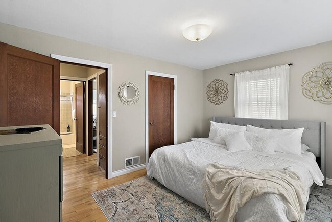 Building Photo - 126 E 43rd St Rental
