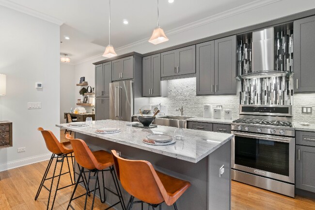 Photo - 1073 W Monroe St