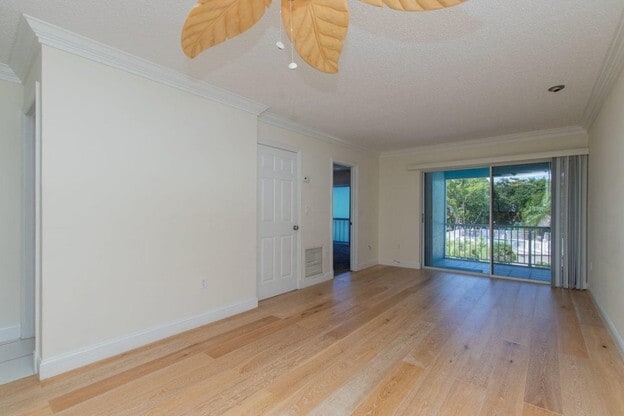Livning area - 98402 Windward Ave Unit 98402 Windward Ave