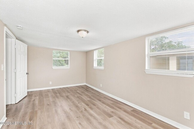 6132 Ardisia Rd W
