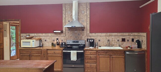 Photo - 190 Ferry Rd Unit 1