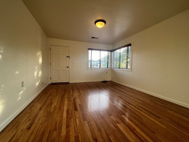 Photo - Pet Friendly! 2 Bed, 1 Bath Home with a Fu...