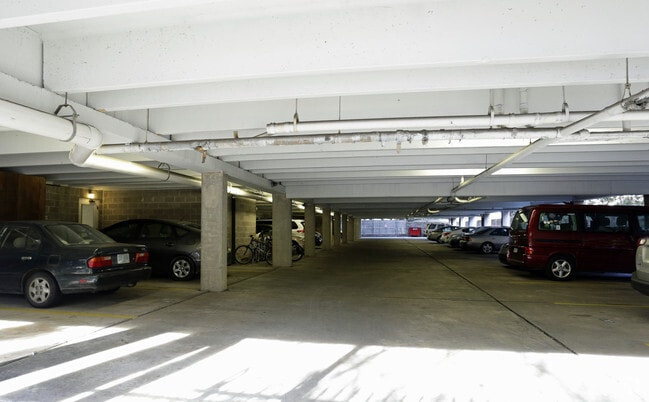 Photo - Coliseum Place Apartments