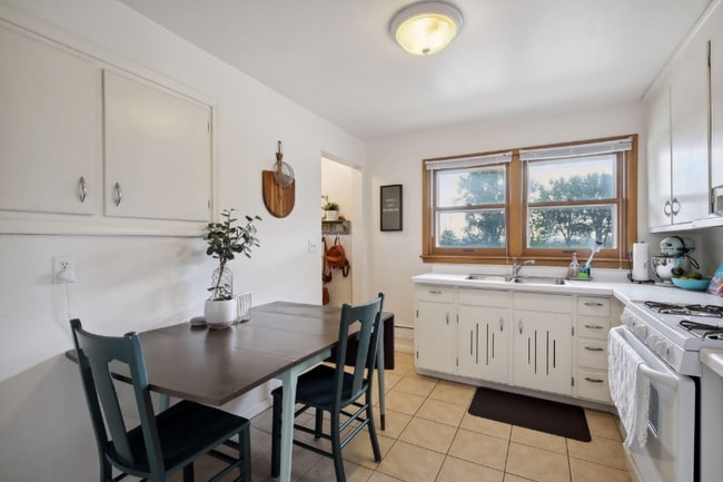 Photo - 2104-2106 E 58th St Unidad 2106