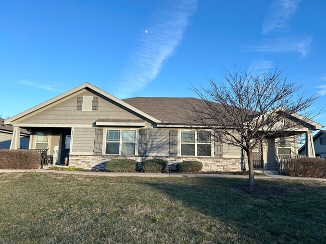 Building Photo - Single Level 2 Bed 2 Car Attached Villa in Blue Springs