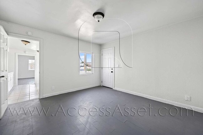 Building Photo - Cozy 1 Bed/1 Bath Duplex Home With Amazing Mountain Views In Barstow!