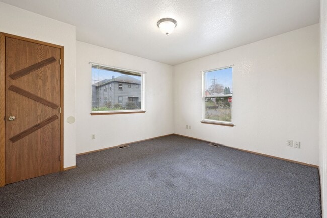 Photo - MOVE IN READY! 2 bed 1 bath downtown Olympia!