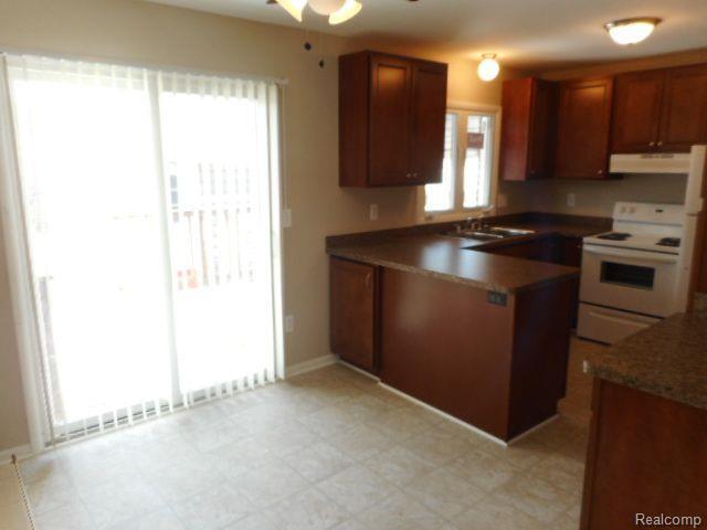 Photo - 25159 Normandy St