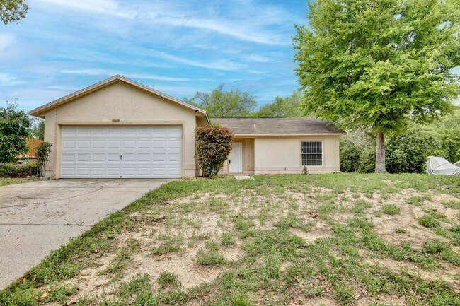 Building Photo - Spacious 3/2 Home with a 2 Car Garage Located in Lake Crescent Pines - Clermont