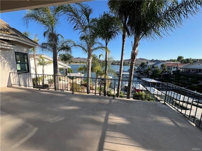 Stunning Lakefront Retreat in Gated Canyon... - Stunning Lakefront Retreat in Gated Canyon...