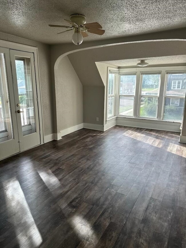 Photo - 425 S Prairie Ave