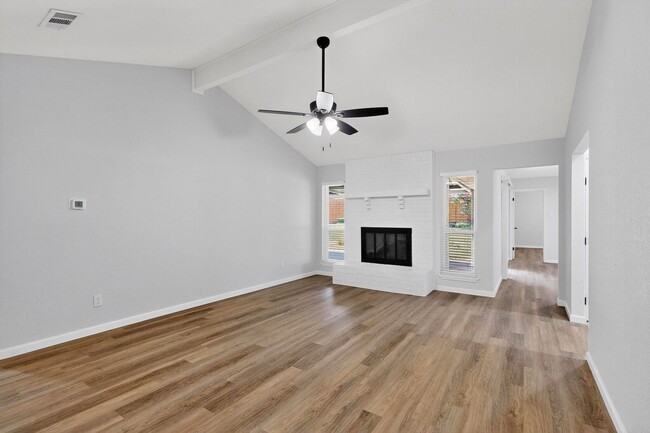 903 Ravenswood Dr