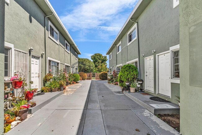 Photo - 1478 165th Ave Unidad Apt D