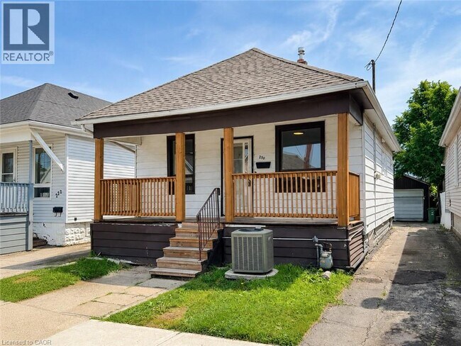 Photo - 250 Weir St N