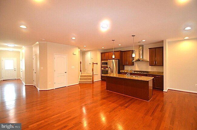 Photo - 41932 Stoneyford Terrace
