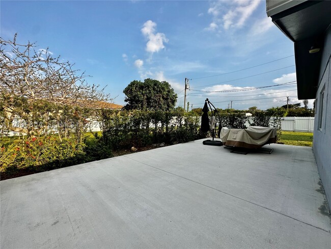 Photo - 18155 SW 105th Ave