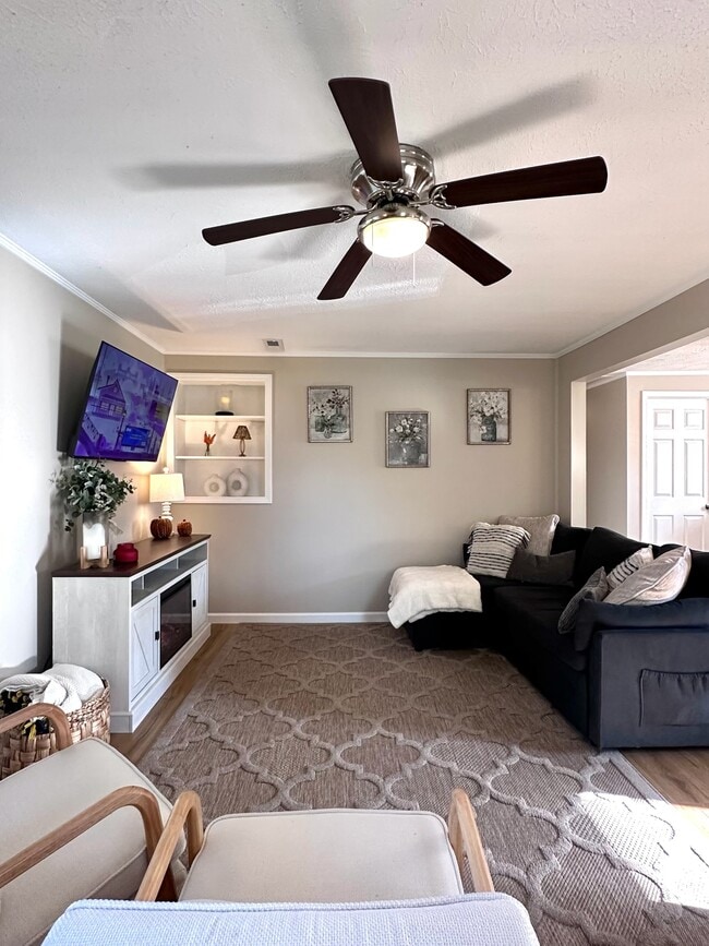 Photo - 107 Lakelawn Dr