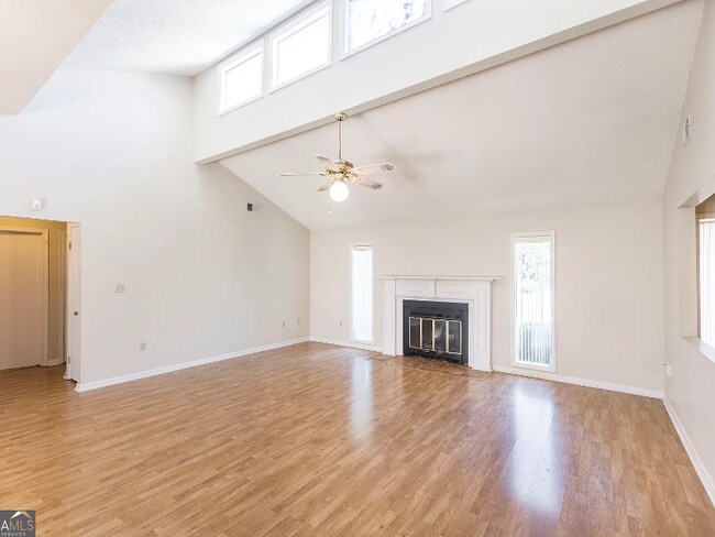 Photo - 105 Vinewood Ct