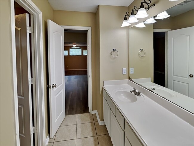 Photo - 5718 Emerald Brook Ln