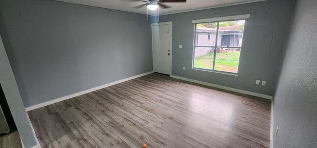 Building Photo - 1013 Reynosa St Unit # 2 Rental