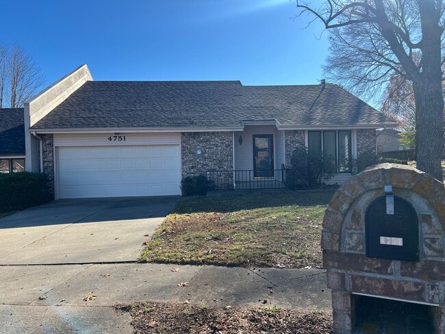 Building Photo - Soaring Ceilings in Lakewood Village Duplex
