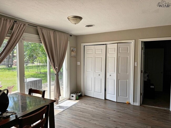 Photo - 5012 Lakefront Dr