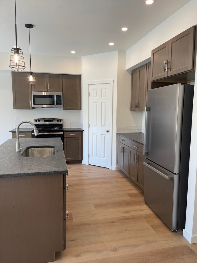 Photo - 1502 S E Landen Dr