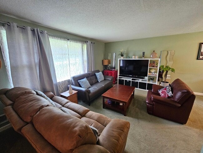 Photo - 625 Challedon Dr